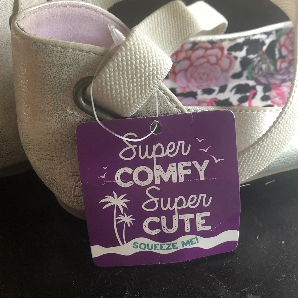 Blowfish Malibu whitish silver ballet flats size 3(kids)